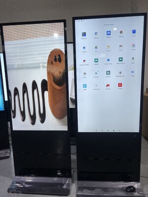 55 인치 안드로이드 OS LCD 디지털 사이니지 350 Cd / m2 밝기 실내 / 야외 광고 디스플레이 화면