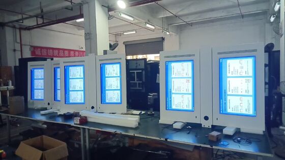 85 65 55 43 인치 외관 LCD 디지털 사이니지 2500Cd/m2 밝기 178°/178° 뷰 앵글 쿼드 코어 코텍스-A17 CPU가 작동